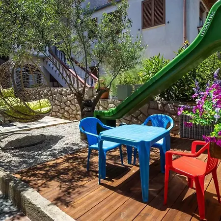 Garden Lounge Apartment *