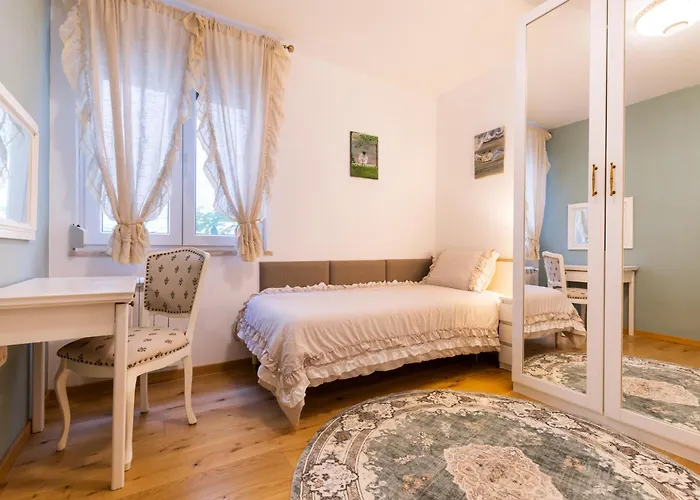 Garden Lounge マリ・ロシニュ