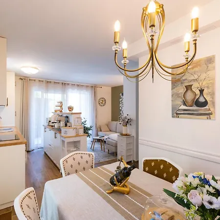 Garden Lounge Apartment