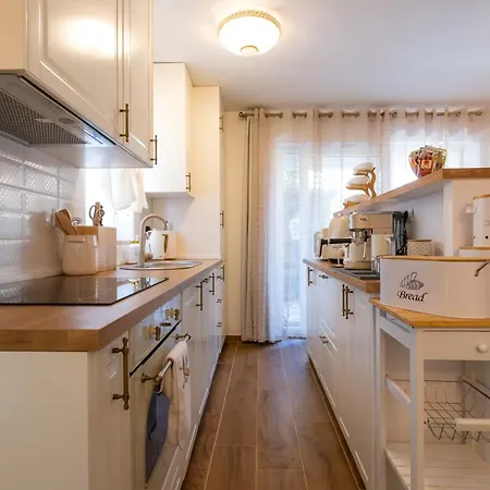 Garden Lounge Apartment *