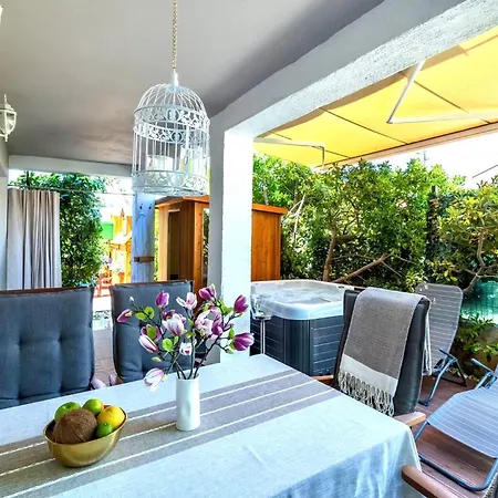 Garden Lounge Apartment Mali Losinj