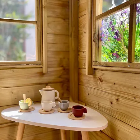 Garden Lounge *