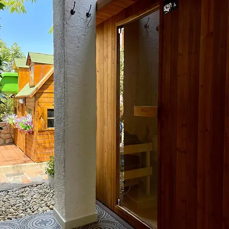 Garden Lounge